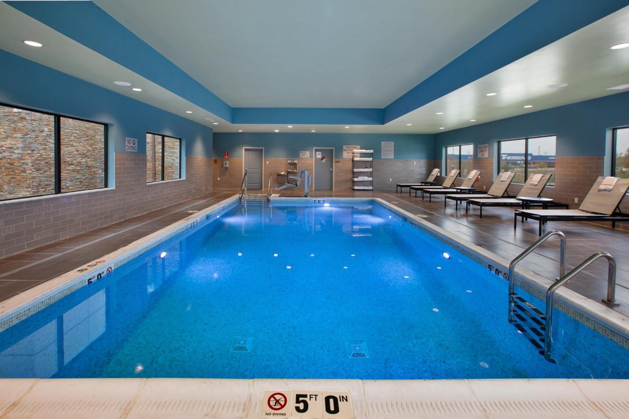 Staybridge Suites - Ames By Ihg Bagian luar foto