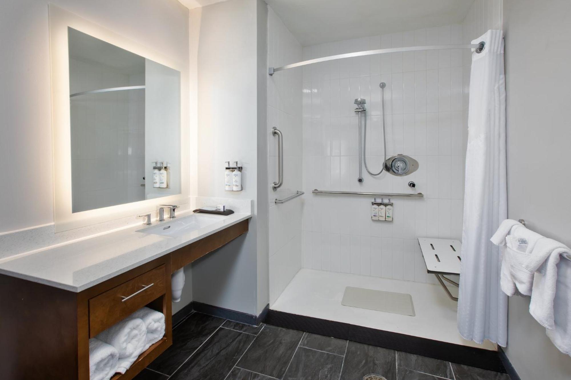 Staybridge Suites - Ames By Ihg Bagian luar foto